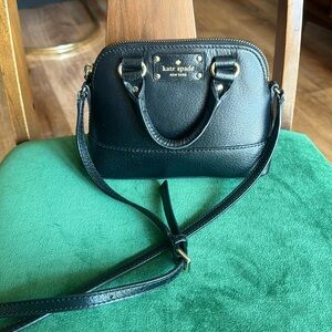 Kate Spade Mini Crossbody bag in black leather. Perfect for going out!